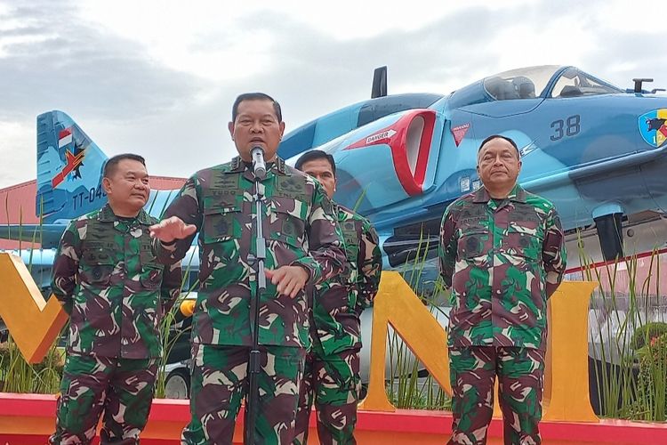 Dari kiri ke kanan, KSAD Jenderal Dudung Abdurachman, Panglima TNI Laksamana Yudo Margono, KSAL Laksamana Muhammad Ali, dan KSAU Marsekal Fadjar Prasetya usai Rapim TNI di Museum Satria Mandala, Jakarta, Kamis (9/2/2023).