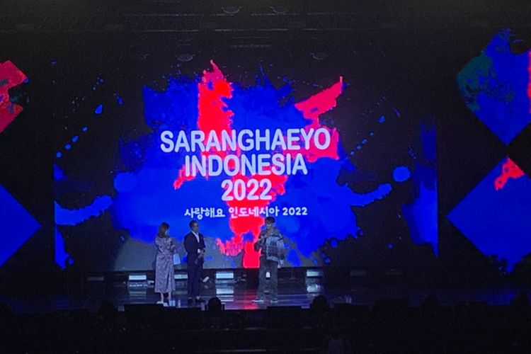 Jun.K 2PM menguncang panggung festival musik Kpop Saranghaeyo Indonesia 2022 di Istora Senayan, Jakarta Pusat, Sabtu (10/12/2022).