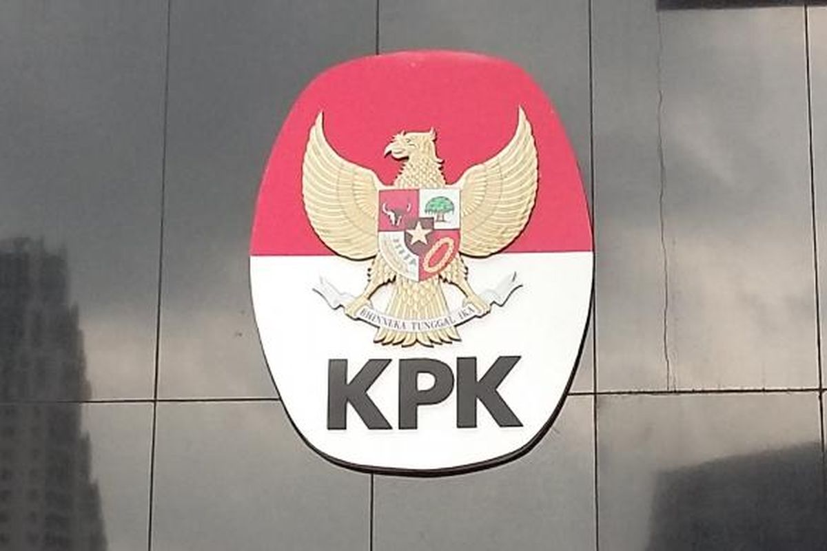 Logo Komisi Pemberantasan Korupsi di Gedung Baru KPK, Kuningan, Jakarta Selatan, Senin (22/2/2016).