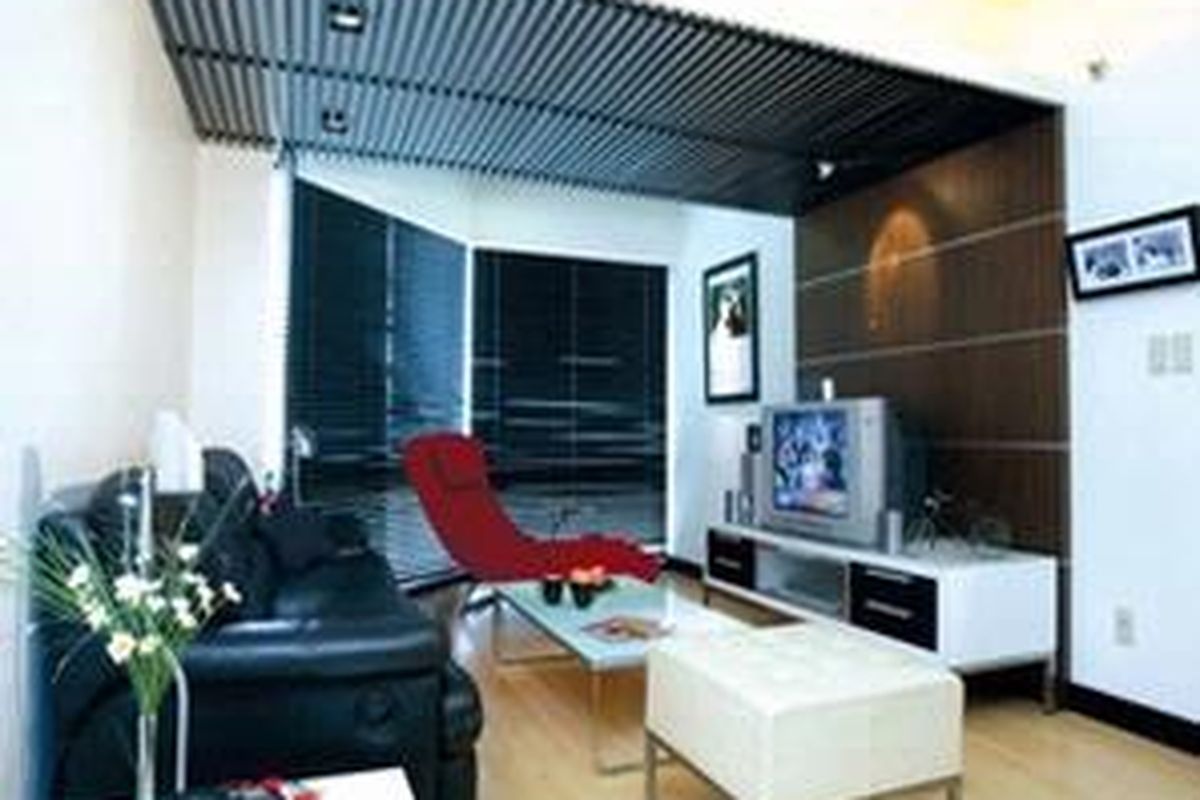 Sekalipun berpegang pada kesederhanaan dan warna monokrom, aksen tetap dibutuhkan. Aksen akan membuat ruang yang minim warna dan ornamen menjadi tidak membosankan. 