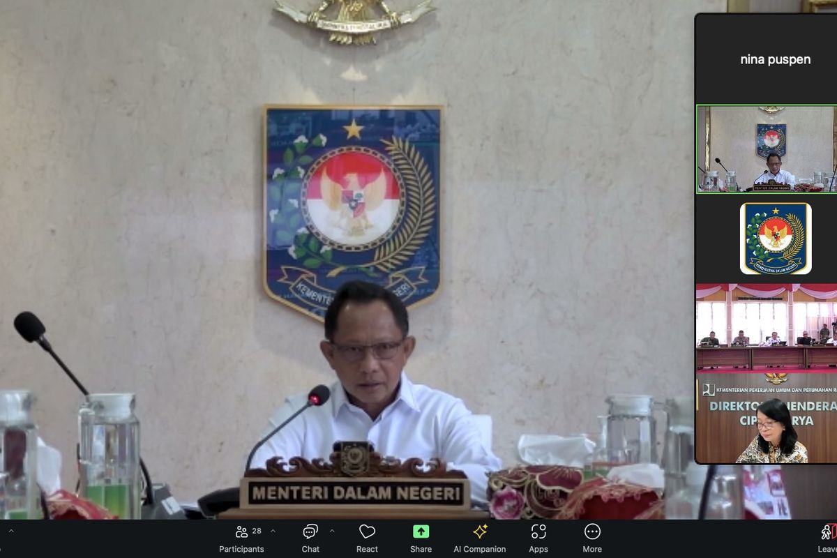 Menteri Dalam Negeri (Mendagri) Muhammad Tito Karnavian dalam Rapat Koordinasi Persiapan Penyelenggaraan PON XXI Tahun 2024 yang digelar daring dari Kantor Pusat Kementerian Dalam Negeri (Kemendagri), Jakarta, Jumat (30/8/2024).
