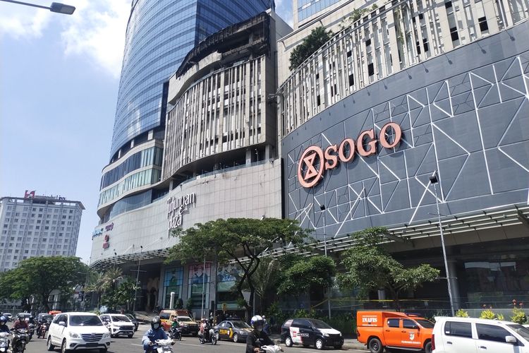 Gedung Mal Tunjungan Plaza 5 Surabaya Usai dipadamkan Petugas Kebakaran.