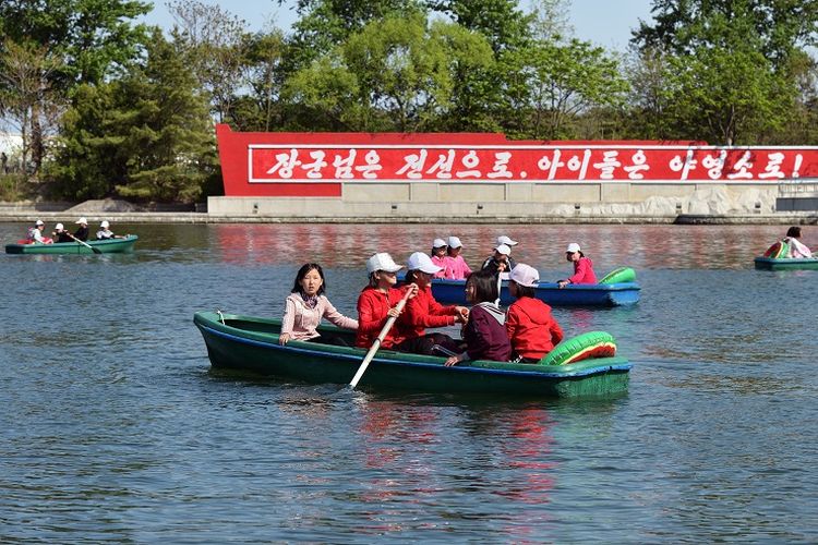 Ilustrasi Korea Utara - Songdowon International Children?s Camp.