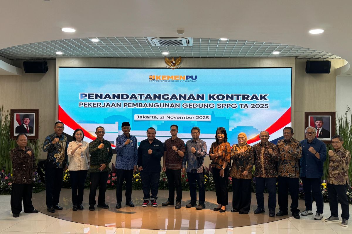 Penandatanganan kontrak Pekerjaan Pembangunan Gedung Satuan Pelayanan Pemenuhan Gizi (SPPG) tahap II di Jakarta, Jumat (21/11/2025).