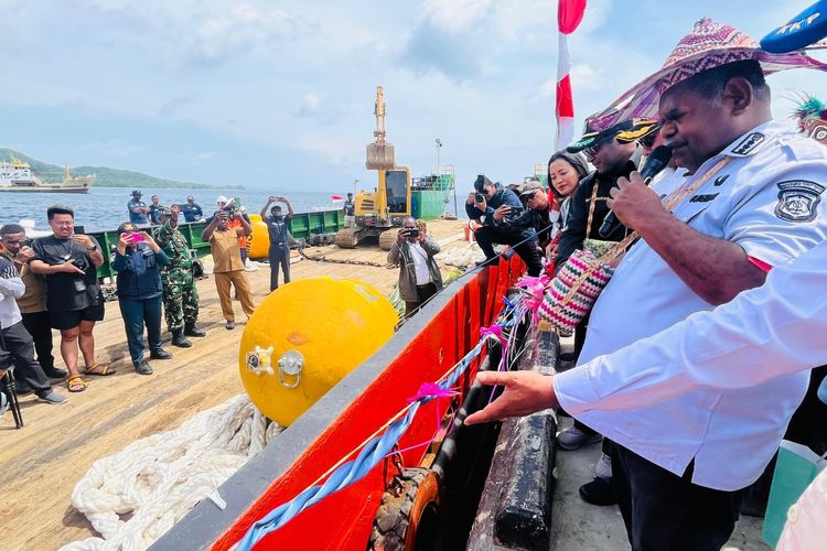 Gubernur Papua Barat Daya Elisa Kambu memasang Tambat Labuh/Mooring kapal wisata dan melarang labuh jangkar di area ekosistem sensitif.