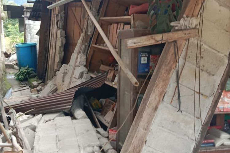 Plafon Kantor Bupati Sigi Ambruk Akibat Gempa Palu M 6,7