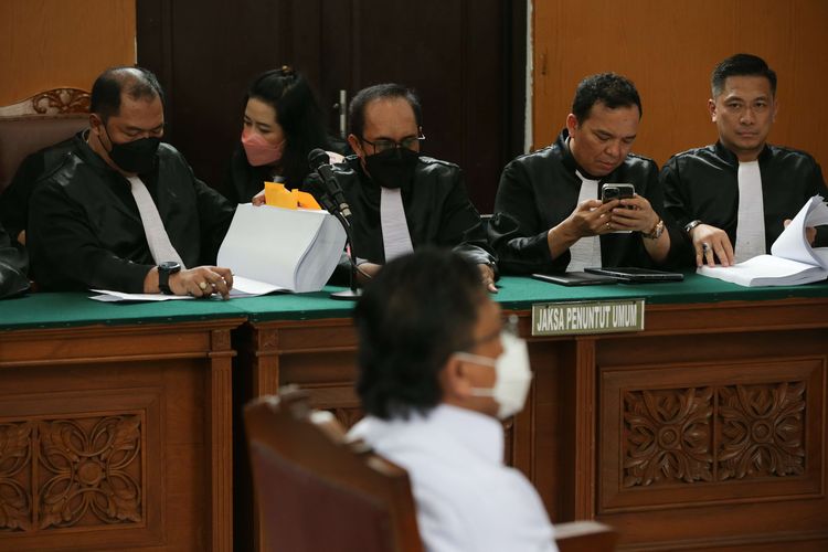Terdakwa kasus pembunuhan berencana Brigadir Nofriansyah Yosua Hutabarat atau Brigadir J, Ferdy Sambo menjalani sidang pembacaan tuntutan di Pengadilan Negeri Jakarta Selatan, Selasa (17/1/2023). Ia dituntut hukuman penjara seumur hidup oleh Jaksa Penuntut Umum