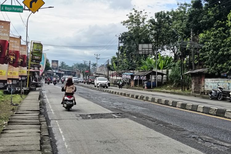 Kondisi salah satu titik lubang atau kerusakan di Jalan Raya Kemang-Parung, Kabupaten Bogor, Rabu (4/2/2026)