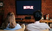 15 Rekomendasi Film Netflix yang Sedih Terbaik