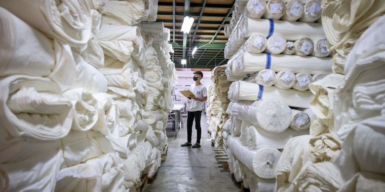 Kondisi industri textile di salah satu pabrik di Kecamatan Solokajeruk, Kabupaten Bandung, Jawa Barat, Senin (25/9/2023)