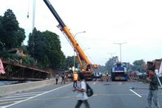 Jembatan Penyeberangan yang Roboh di Tol BSD Mulai Dievakuasi