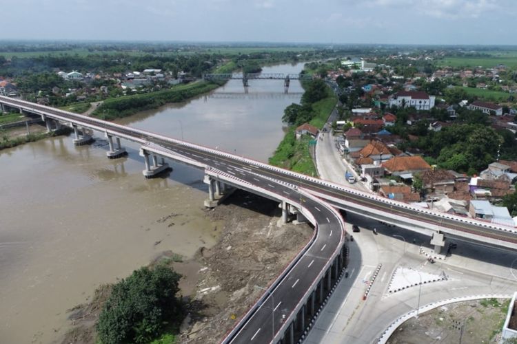 Jembatan Ploso yang membentang di atas Sungai Brantas, Jombang, Jawa Timur diresmikan Kementerian PUPR pada Jumat (8/4/2022) setelah dibangun sejak tahun 2020.