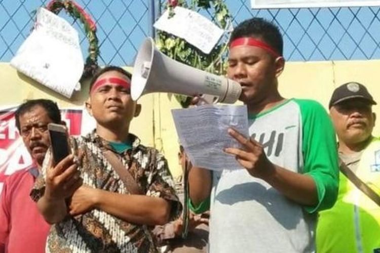 Satu bulan lebih pascakematian Golfried Siregar, advokat organisasi lingkungan hidup Walhi Sumatra Utara, sang istri terus mendesak pihak kepolisian untuk mengusut lebih jauh penyebab kematian suaminya.