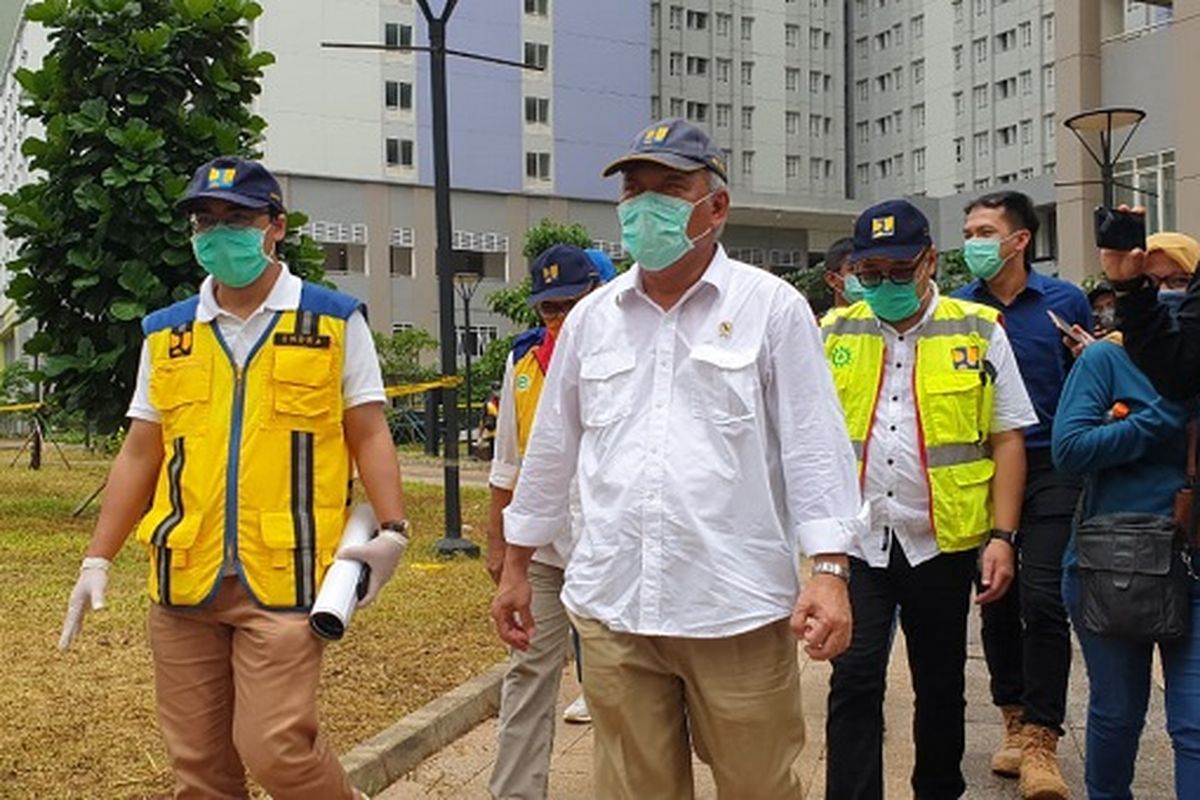 Menteri PUPR Basuki Hadimuljono, saat mempersiapkan RS Darurat Covid-19 di Wisma Atlet Kemayoran Jakarta, Minggu (22/3/2020).