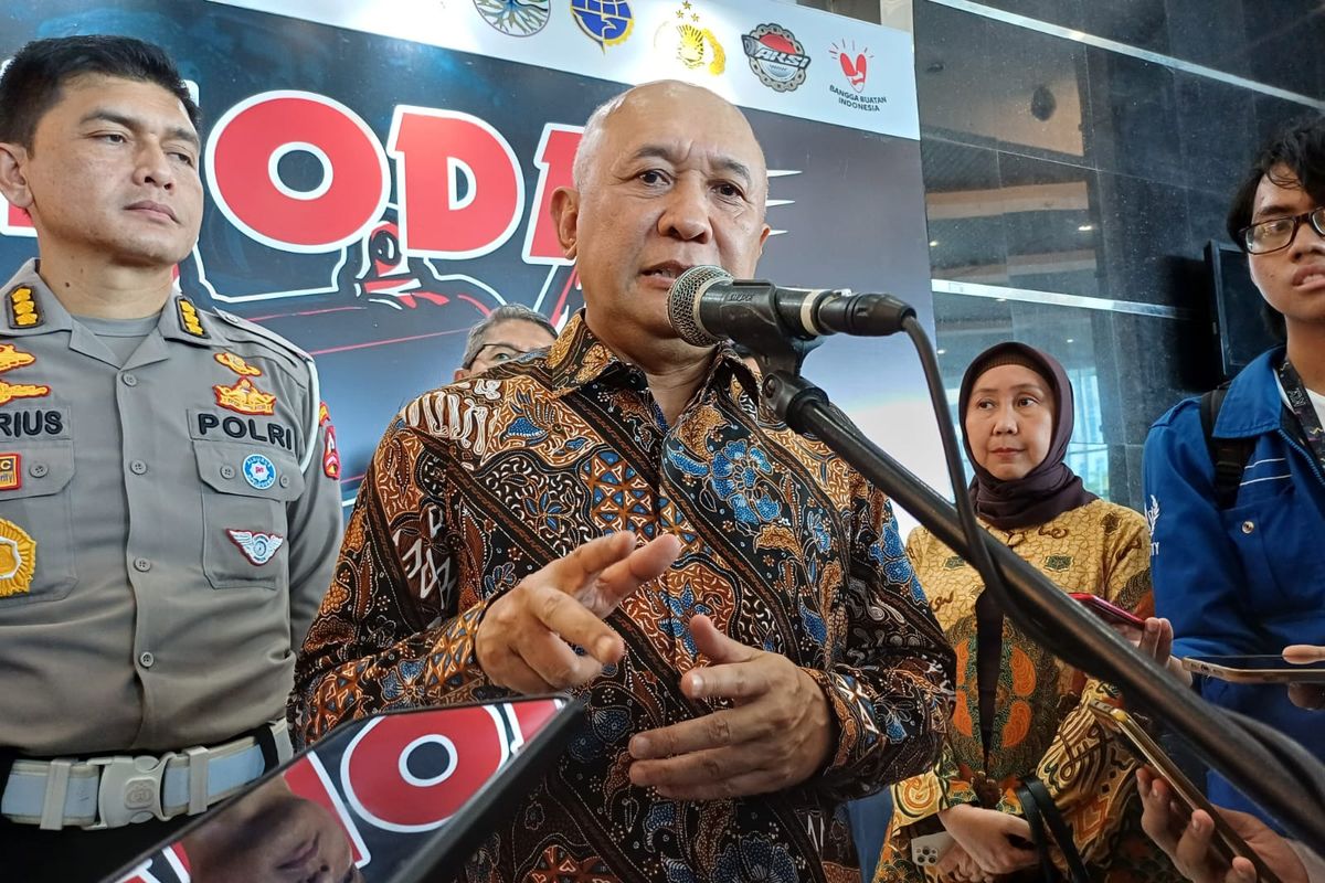 Menteri Koperasi dan UKM (Menkop UKM) Teten Masduki dalam acara Demo Day Knalpot Aftermarket di Gedung Smesco, Jakarta, Senin (25/3/2024).
