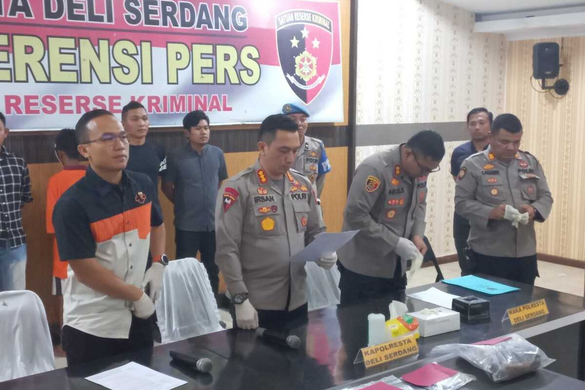 Kapolresta Deli Serdang, Kombes Pol Irsan Sinuhaji pada Kamis (23/2/2023) pagi memaparkan personel Satreskrim Polresta Deli Serdang berhasil meringkus anak laki-laki berinisial AP (17) atas pembunuhan terhadap anak balita tetangganya. Motif pembunuhan itu, pelaku ingin mencabuli korban setelah nonton film porno. Pelaku mencabuli korban hingga pingsan bahkan setelah tidak bernyawa.