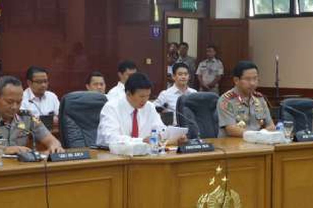 Kepala Bareskrim Polri Komjen Pol Ari Dono Sukmanto membacakan putusan atas gelar perkara kasus Gubernur nonaktif DKI Jakarta Basuki Tjahaja Purnama alias Ahok di ruang rapat utama Mabes Polri, Jakarta, Rabu (16/11/2016).