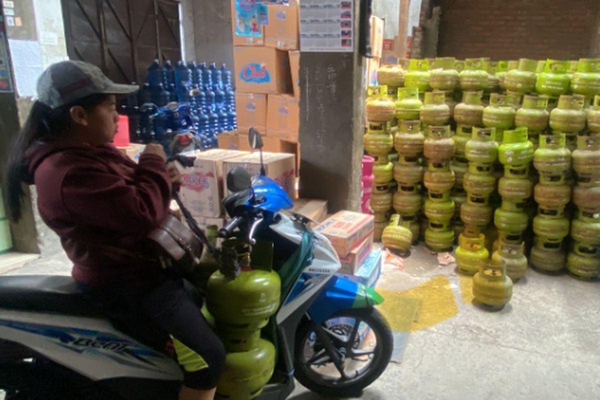 Salah satu pangkalan resmi elpiji di Surabaya, Kamis (6/2/2025).
