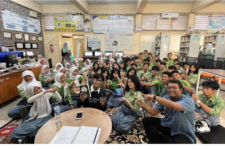 Mahasiswa UIN Jakarta Syahrul Abdullah Tekuni Hobi Menulis Sejak SMP, Kini Novelnya Tembus Gramedia