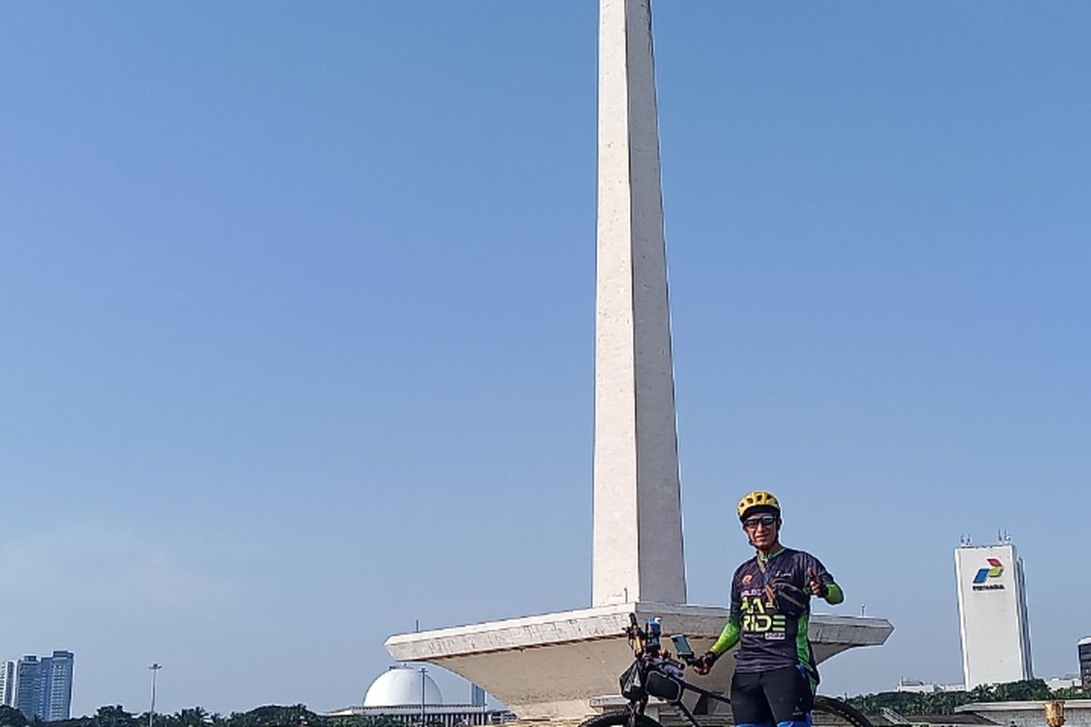 Warga Bekasi Ini Naik Sepeda dari Rumahnya di Bekasi Menuju Monas, Sabtu (18/6/2022)