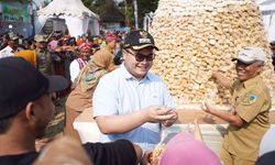 Kunjungi Festival Kampung Tahu, Mas Dhito Harap Perputaran Ekonomi Merata di Desa