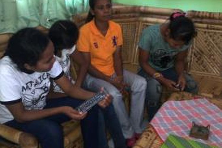Empat perempuan korban human traficking asal Nusa Tenggara Timur (NTT) saat diamankan di Polres Mataram, Nusa Tenggara Barat (NTB). 