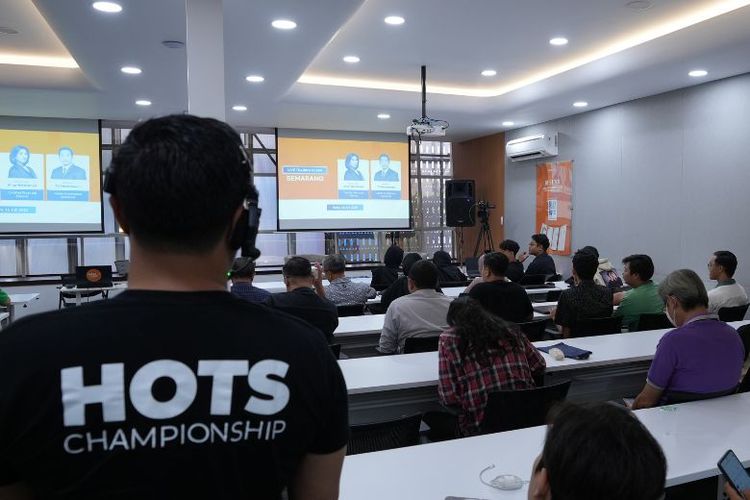 Peserta mengikuti sesi kompetisi HOTS Championship 2025 yang diselenggarakan oleh Mirae Asset Sekuritas Indonesia. 
