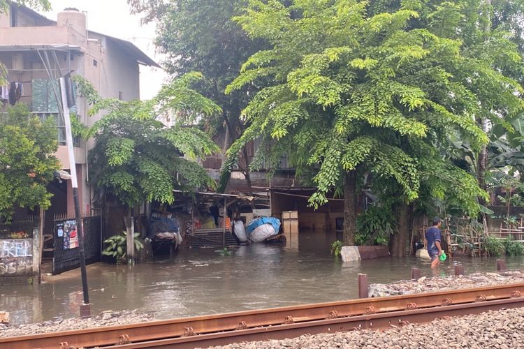 Warga Jenuh Bintaro Banjir Terus, Minta Saluran Air Dikeruk dan Sampah Ditangani