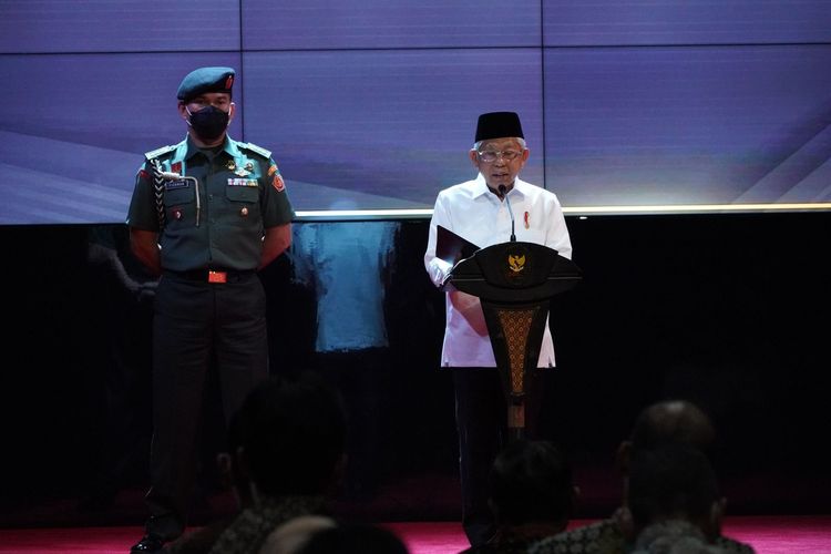 Wakil Presiden Ma'ruf Amin menyampaikan pengarahan dalam acara penandatanganan nota kesepahaman percepatan penyelenggaraan mal pelayanan publik di Kantor Kementerian Pendayagunaan Aparatur Negara dan Reformasi Birokrasi, Jakarta, Selasa (28/6/2022).