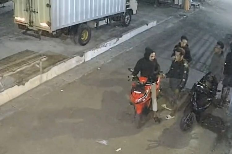3 Motor Hilang dalam Semalam di Sidoarjo, Pelaku Terekam CCTV Berjumlah 5 Orang