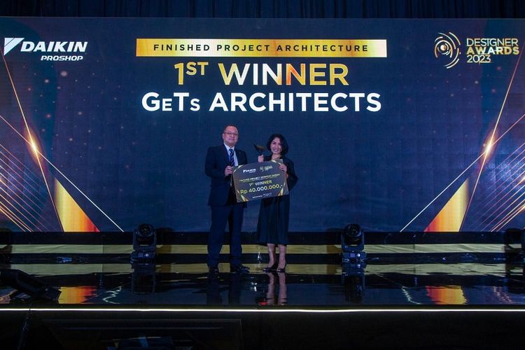 GeTs Architect menjadi pemenang pertama dalam kategori Finished Project untuk kelompok karya arsitektur dalam kompetisi tahunan 'DAIKIN Proshop Designer Award 2023' di Hotel Westin, Jakarta, Jumat (24/11/2023).