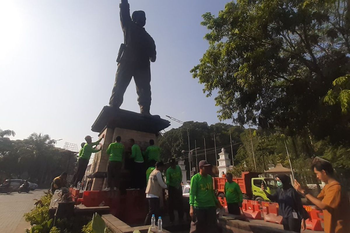 Wali Kota Solo Ikut Bersih-Bersih Usai Ricuh Demo, Kerugian Capai Rp 13,8  Miliar