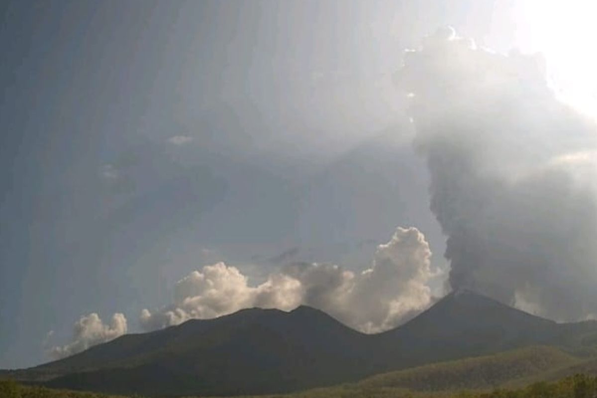 Erupsi Lewotobi Meningkat, Kapal Wisata Labuan Bajo Diminta Waspada