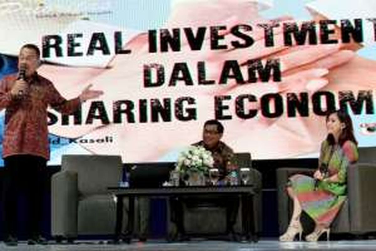 Rhenald Rhenald Kasali saat membuka sesi talkshow “Seize the Future Business of Opportunity” bersama Direktur Utama BRI Asmawi Syam dan Olga Lidya pada Senin (21/3/2016) di Grand Ballroom The Ritz-Carlton, Pacific Place, Jakarta.