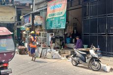 Warkop di Jelambar Ditabrak Mobil pada Tengah Malam, Etalase Ringsek dan Peralatan Masak Rusak