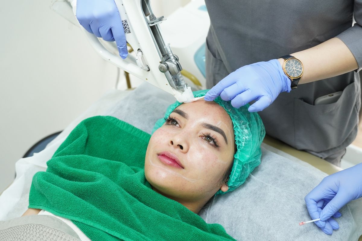 Untuk membantu para wanita mengatasi masalah pori-pori besar, ZAP menghadirkan perawatan terbaru, yaitu Z-tox Micro Injection dan Picoway.
