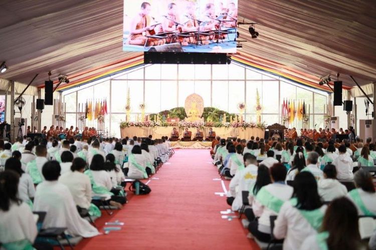 Indonesia Tipitaka Chanting dan ?s?lha Mah?p?j? 2568 2024 di Taman Lumbini.