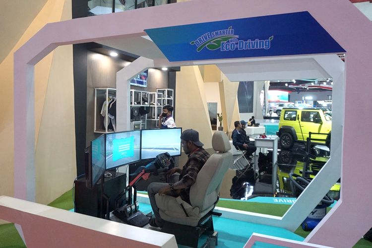 Simulator Eco-diriving di booth Suzuki