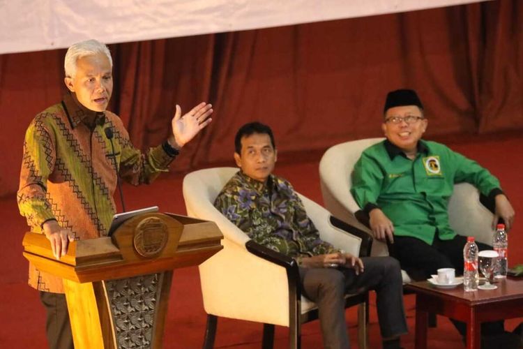 Gubernur Jateng Ganjar Pranowo menghadiri Rapat Pimpinan Wilayah, PPP Jawa Tengah di Hotel Arkenso, Semarang, Minggu (27/11/2022).