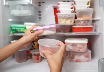 7 Makanan yang Tidak Boleh Disimpan di Freezer, Ini Alasannya