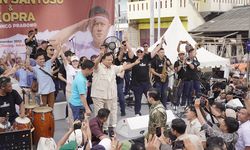 Bertolak ke Jakarta Utara, Prabowo Sapa Para Nelayan di Pesisir Pantai Cilincing