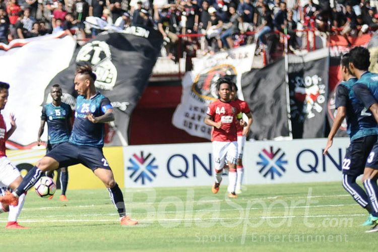 Pertandingan Grup G Piala AFC 2018 antara Bali United dan Yangon United di Stadion Kapten I Wayan Dipta , Gianyar, Selasa (13/2/2018).
