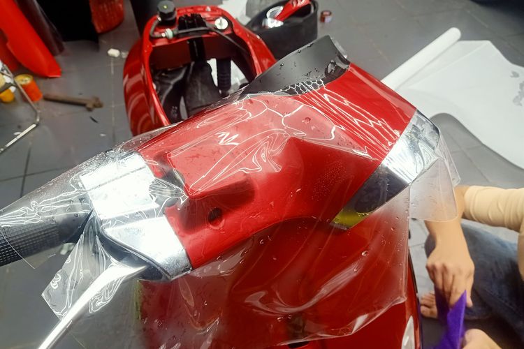 Paint Protection Film untuk perlindungan bodi motor.