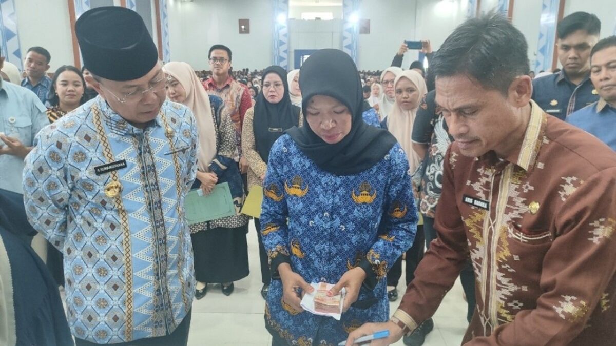 Kisah Guru PPPK Paruh Waktu asal Muna, Gaji 6 Bulan Cair Sebagian untuk Lunasi Utang