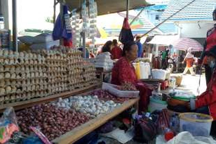 Foto Pedagang Campuran Pasar Tradisional Poso Pada Minggu ( 29/5/2016)