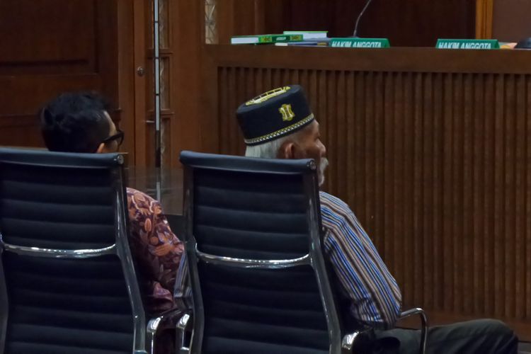 Suwardi, sopir pejabat Ditjen Pajak Handang Soekarno, saat bersaksi di Pengadilan Tipikor Jakarta, Rabu (7/6/2017).