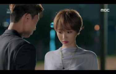 Go Joon Hee berperan sebagai Min Ha Ri di drama She Was Pretty
