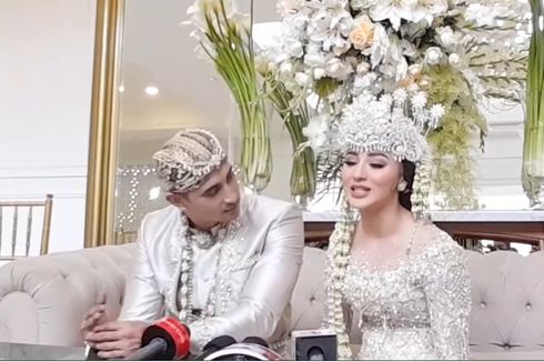 Margin Wieheerm Terharu dan Menahan Tangis saat Prosesi Akad Nikah