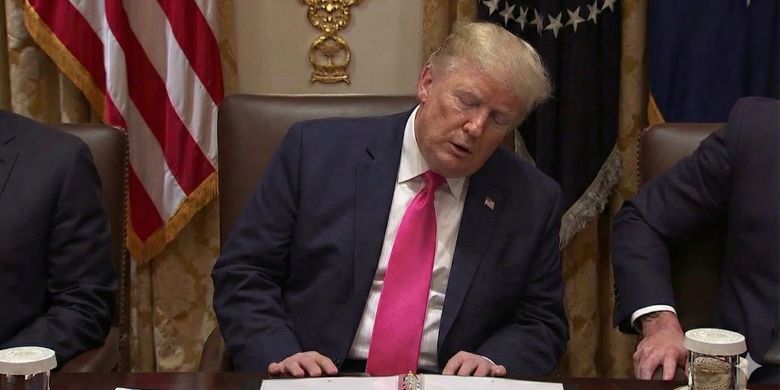 Donald Trump diduga tertidur saat rapat kabinet pada Selasa (2/12/2025). 