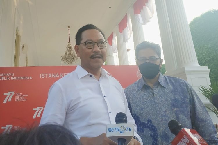 Kepala Otorita IKN Bambang Susantono dan Wakil Kepala Otorita IKN Dhony Rahajoe memberikan keterangan pers di Kompleks Istana Kepresidenan, Selasa (23/8/2022).